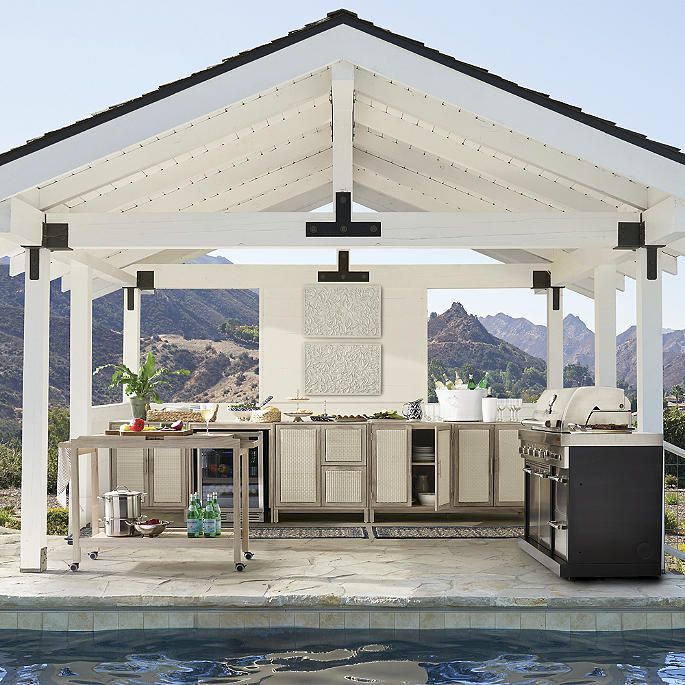 outdoor kitchen pergola