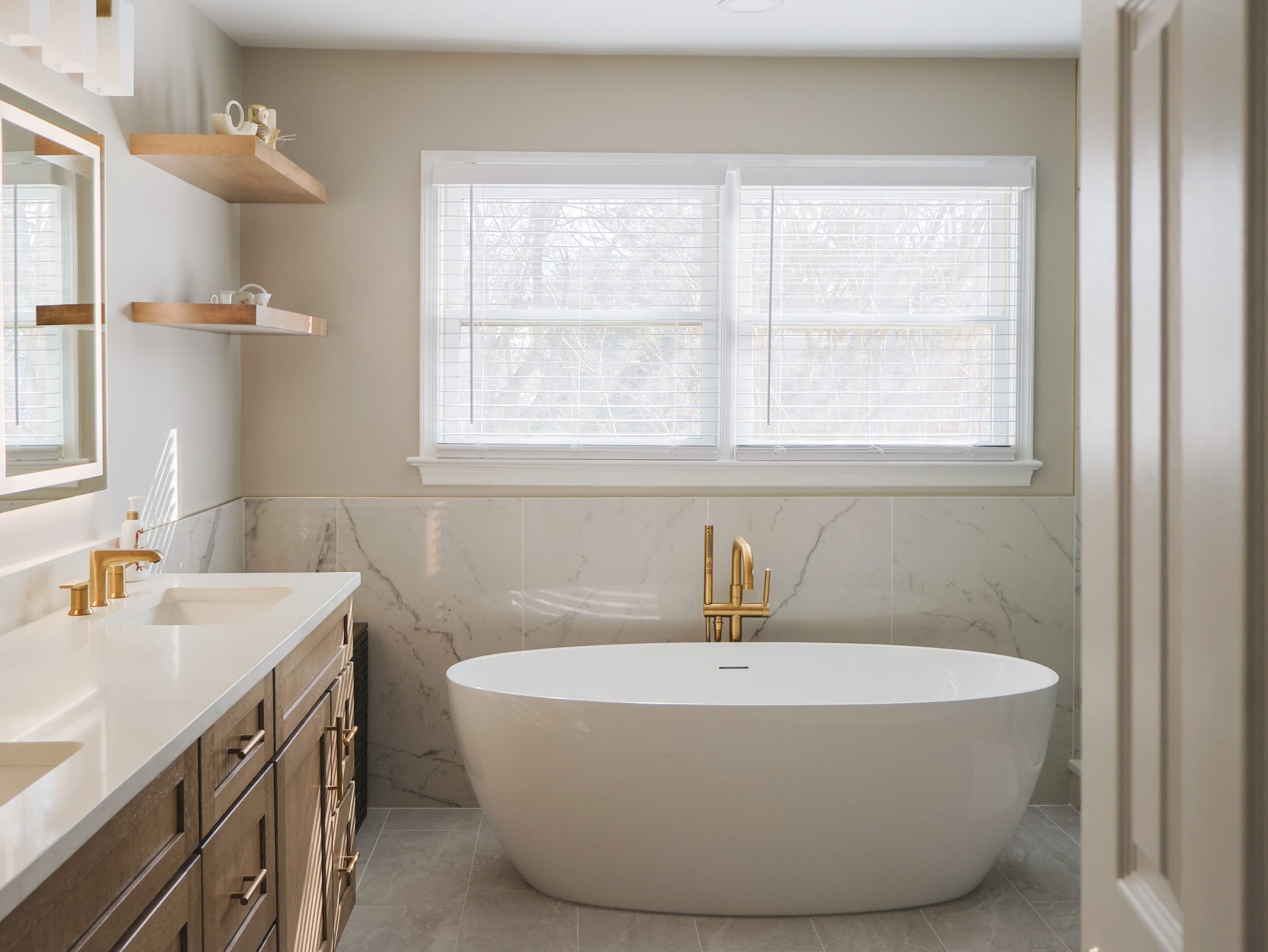 How to Make a Large Bathroom Feel Cozier: 12 Designer Tips