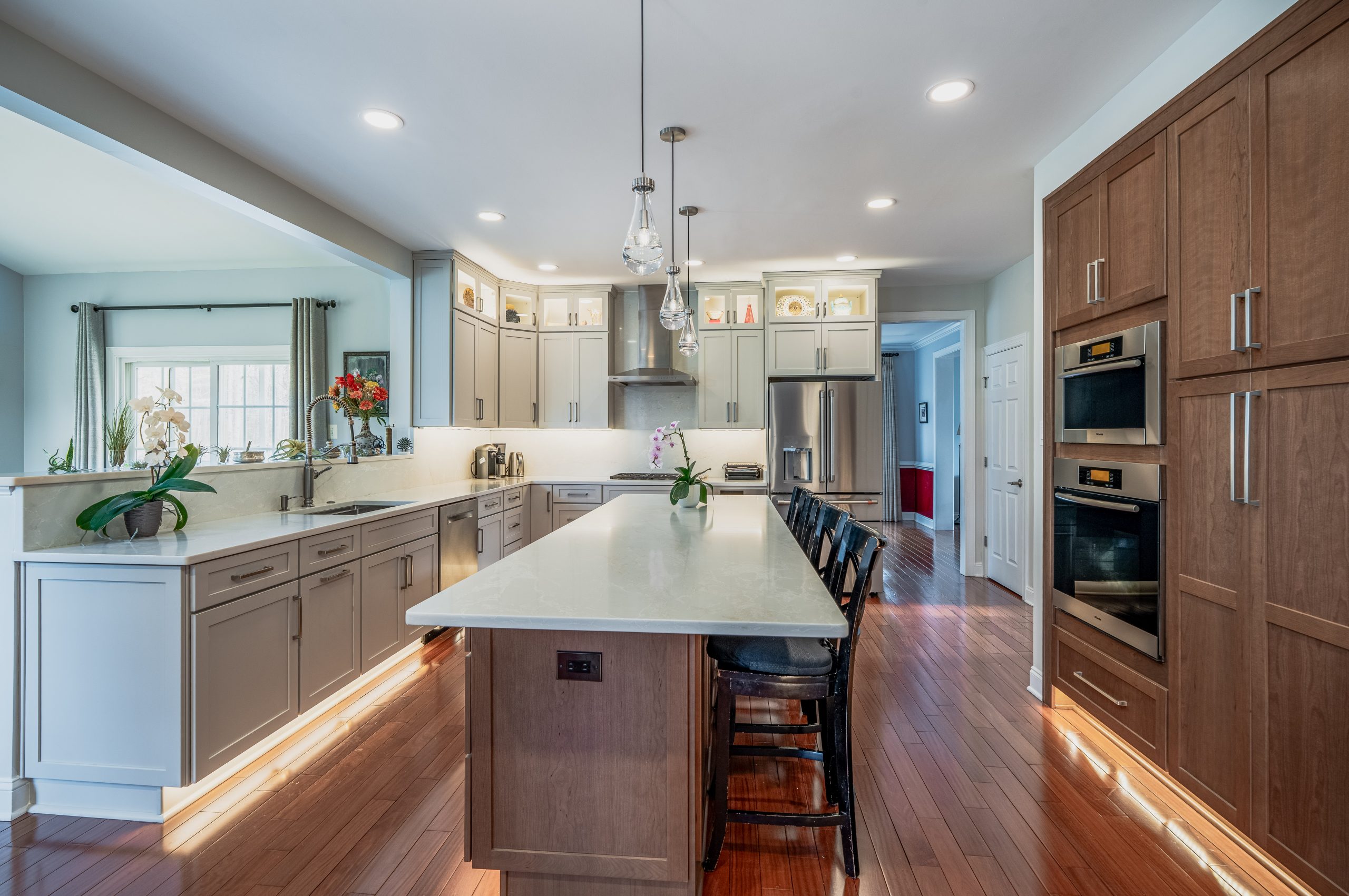 10×10 Kitchen Remodel: Layout Ideas, Costs & What Fits