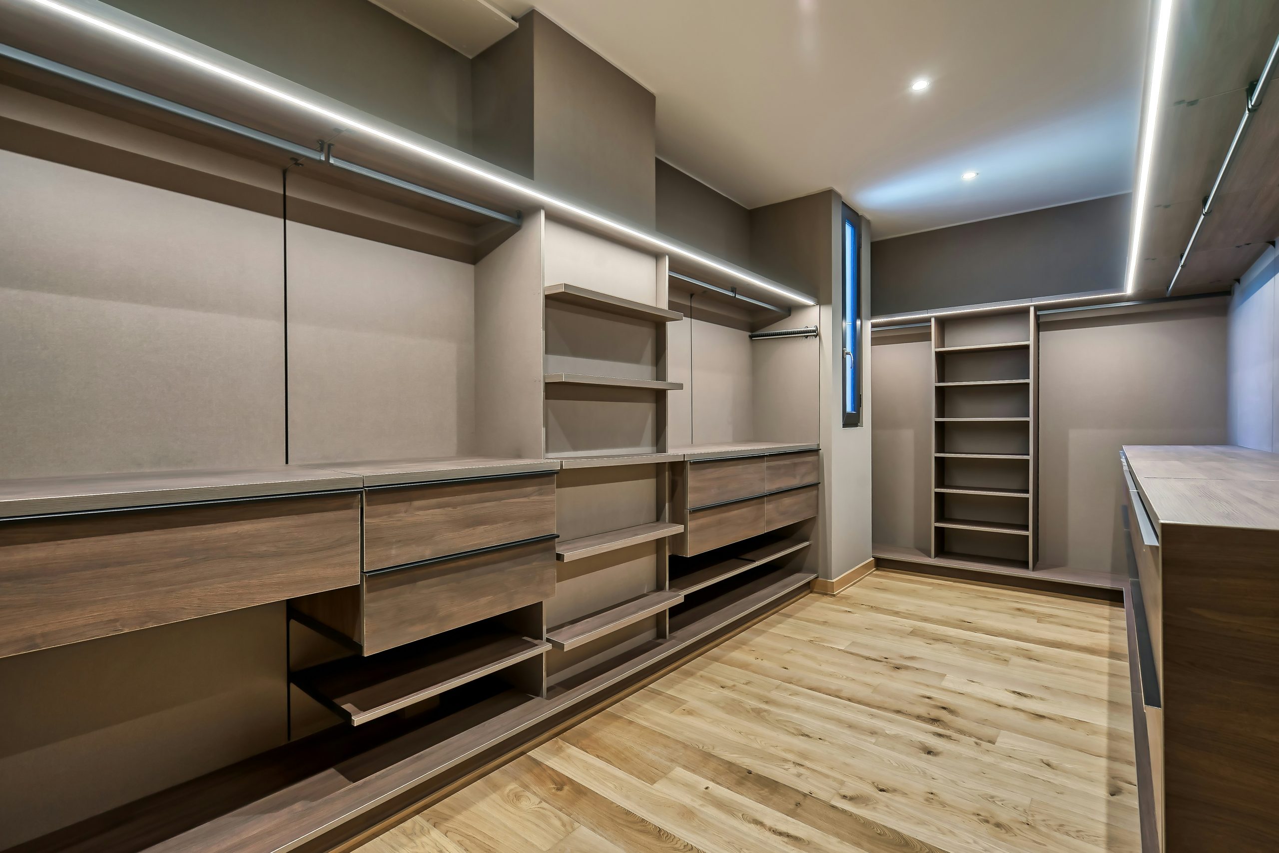 walk-in closet size with double hanging sections and shelves