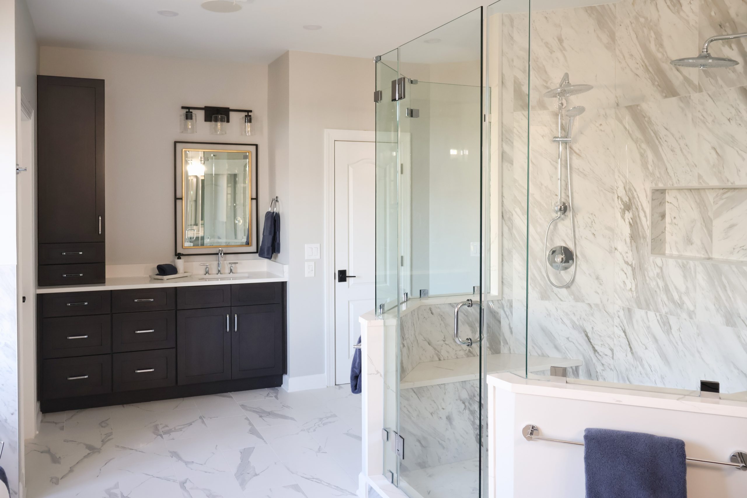 Built-in recessed shower niche