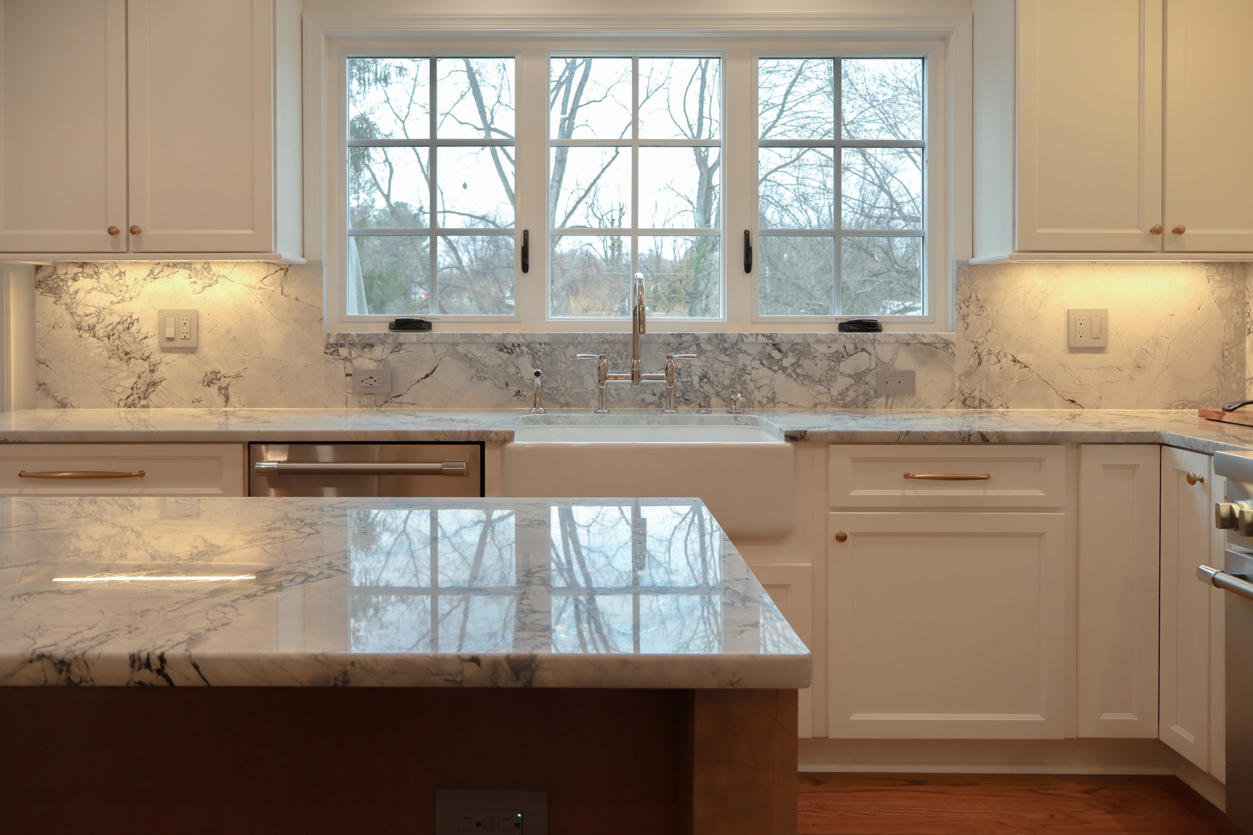 Quartz vs. Granite Countertops: Which Is Right for Your Virginia Kitchen?