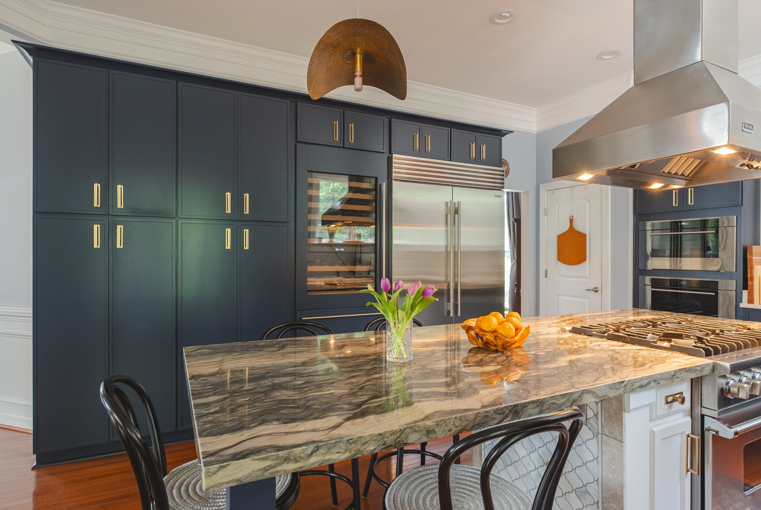 Modern kitchen featuring a bold quartz countertop with dramatic veining