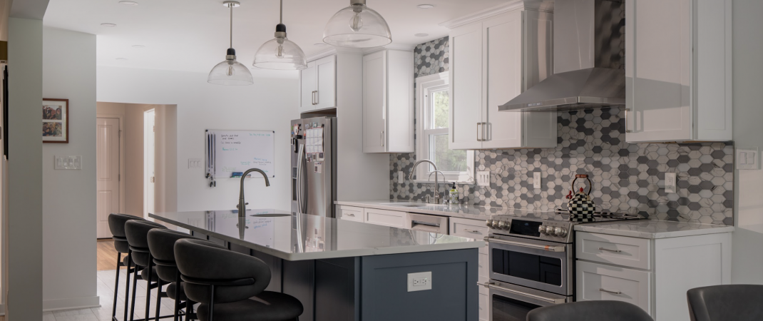 Modern Vienna kitchen with black high chairs, grey walls, and white cabinets